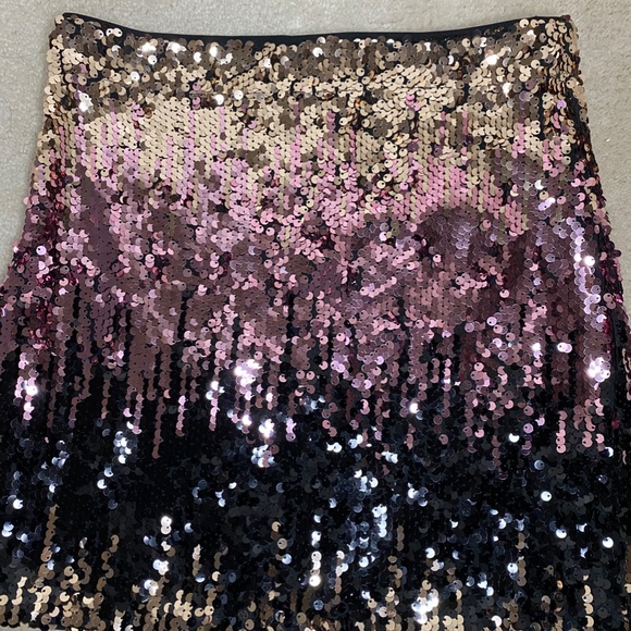 Brand New Forever 21 Sequins Mini Skirt in Size S - Picture 7 of 7